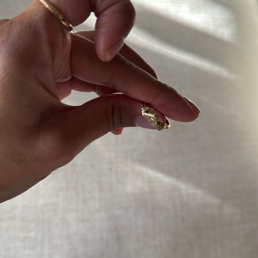 Seahorse Ring - Picture 7 of 7